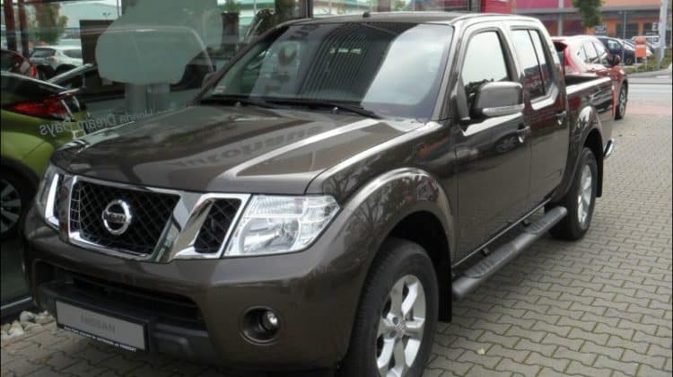 Autoradio Umrüstung im Nissan Navara von Finsterwalder Elektronik